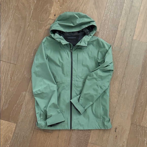 lululemon athletica Other - lululemon athletica Men's Sage Raincoat or Wind Jacket